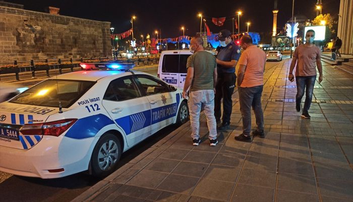 Kayseri'de maskesiz gezen kişiye para cezası uygulandı