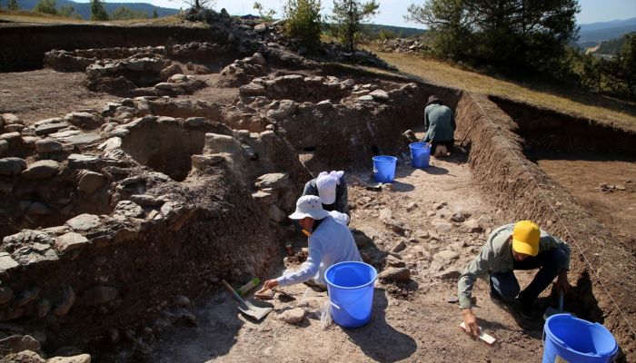 Kastamonu'da Kahin Tepe kazısında eski döneme ait tapınak bulundu