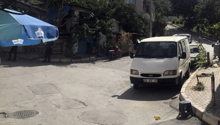 İzmir'de akrabalar arasındaki kavgada sokakta bulunan çocuk pompalı tüfekle yaralandı