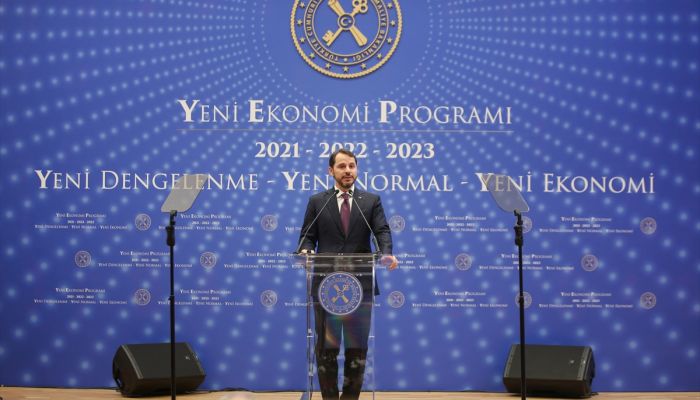 Bakan Albayrak: "Yılın tamamında büyümenin pozitif olmasını ve yüzde 0,3 oranında gerçekleşmesini öngörüyoruz."