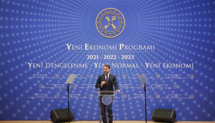 Bakan Albayrak: "İşsizlik oranının, kademeli azalarak 2023'te yüzde 10,9 seviyesinde gerçekleşmesini bekliyoruz."