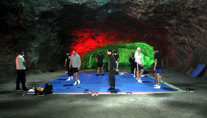 Milli boksörler Hititler'den kalan tuz mağarasında çalışıyor