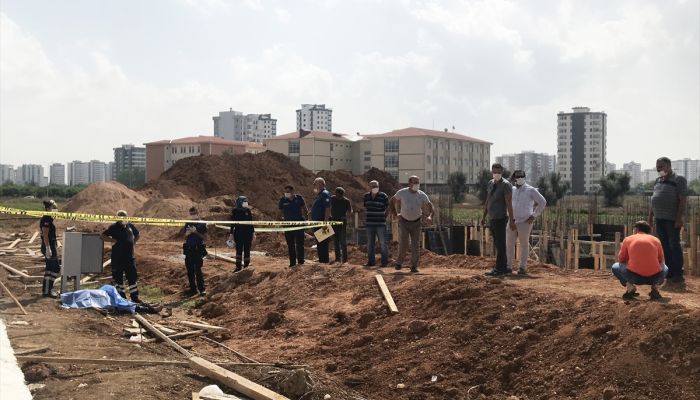 Adana'da elektrik direğinde akıma kapılan işçi hayatını kaybetti 