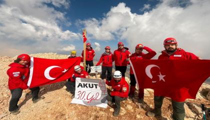 AKUT, 30'uncu kuruluş yılını Anadolu'nun 30 zirvesine tırmanarak kutladı
