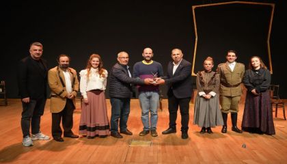 Çehov'un Dünyasına Yeni Bir Yorum:‘Bobik Nerede?' Adlı Tiyatro Oyunu Kartal'da Sahnelendi 