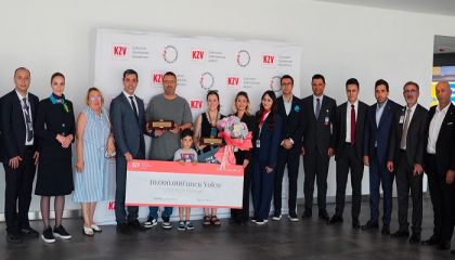 Çukurova Uluslararası Havalimanı'nın 10 Milyonuncu Yolcusu Törenle Karşılandı
