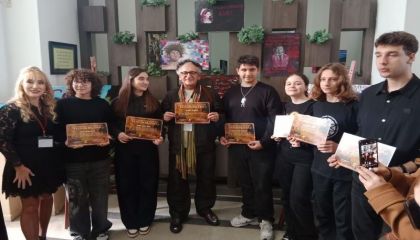 Dünya Sanat Günü'nde 39 Sanatçının eserleri Geleceğin Sanatçıları tarafından yorumlandı