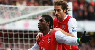 Flamini ve Adebayor bugün imzalıyor
