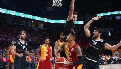 Galatasaray derbide Beşiktaş'ı devirdi