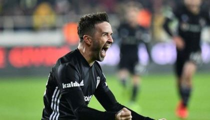 Gökhan Gönül uzattı!