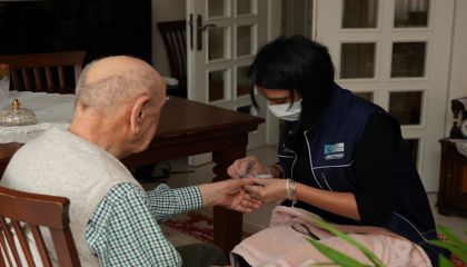 KADIKÖY BELEDİYESİ'NİN “EVDE KUAFÖRLÜK” HİZMETİ SÜRÜYOR