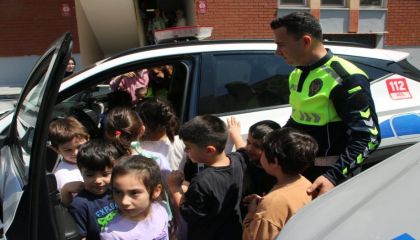Kartal'ın Kreşli Miniklerine Uygulamalı Trafik ve İlkyardım Eğitimi