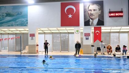 Mamak'ta Engelli Bireylere Yönelik Yüzme Eğitimleri Devam Ediyor