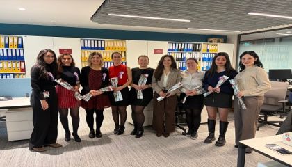 OMSAN'da Her iki Beyaz Yakalıdan Biri Kadın