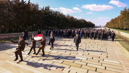OYAK'tan 65'inci kuruluş yıl dönümünde Anıtkabir'e ziyaret