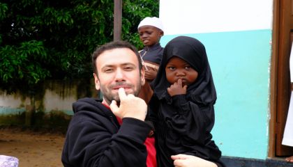 Özgür Aras'tan Afrika'ya Umut Taşıyan Yolculuk