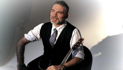 Sanatçı Cenk Tevet Della Fame Sahnesinde