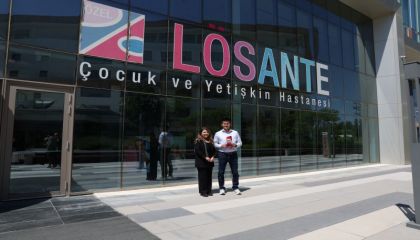 TCL Electronics Türkiye Genel Müdürü ve LÖSEV Kurucu Başkanı çocuklar için bir araya geldi