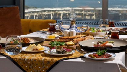 The Ritz-Carlton, Istanbul'da Bir İftar Geleneği: İş ve Sanat Dünyası Atölye'de Buluştu