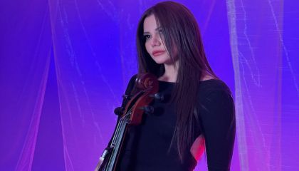 Yeliz Akyol'dan Yeni Yıl Sürprizi!