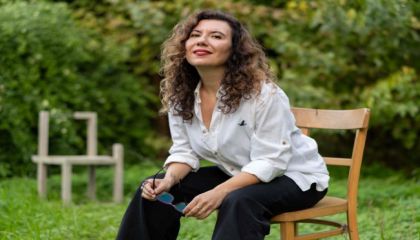 Yeşer Sarıyıldız'ın distopik öykü seçkisi Çınlayanlar çıktı!