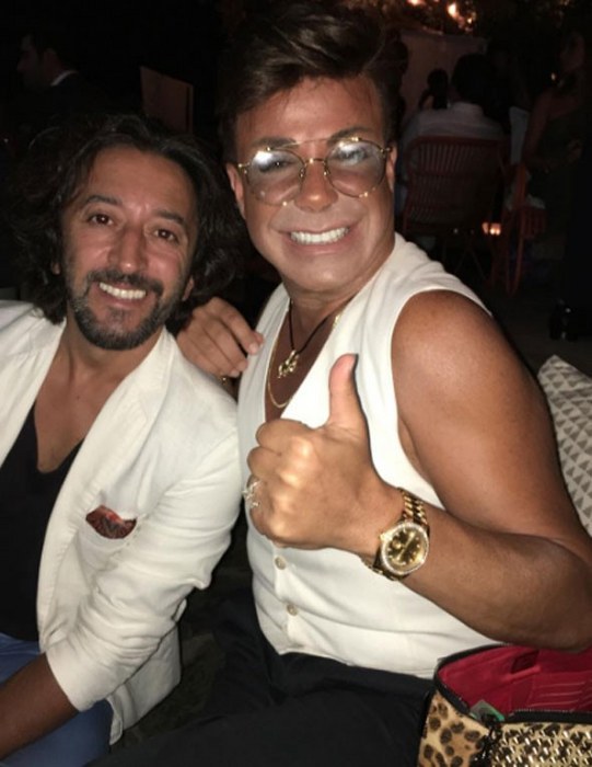 Ünlü şarkıcı Berkay dünya evine girdi A24