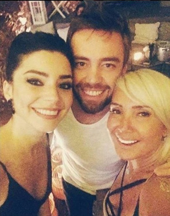 Ünlü şarkıcı Berkay dünya evine girdi A24