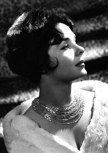 Ünlülerin gerçek isimleri A24