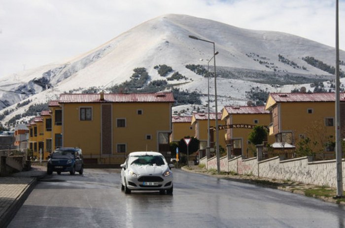 Yaz bitti, kar geldi... Yılın ilk karı yağdı A24