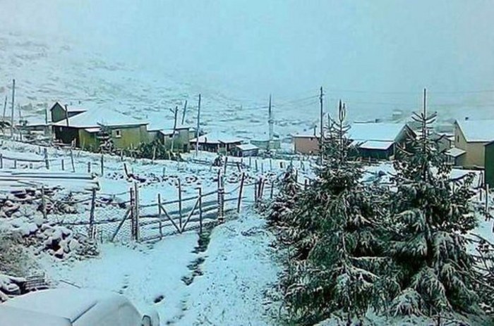 Yaz bitti, kar geldi... Yılın ilk karı yağdı A24