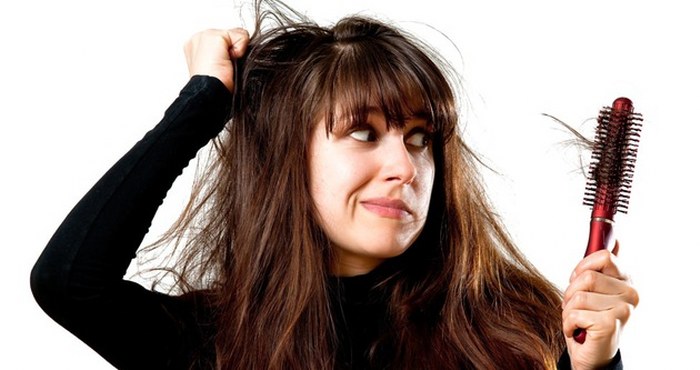 Saçınızın dökülmesine neden olan 10 hata A24