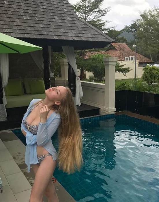 İşte dünyanın en seksi öğretmeni A24