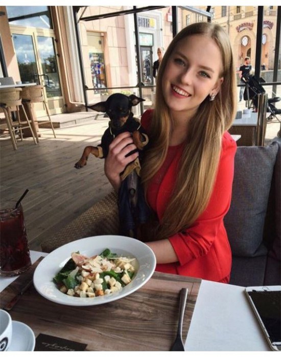 İşte dünyanın en seksi öğretmeni A24