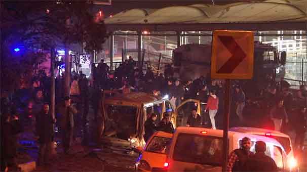 Beşiktaş’taki patlamada olay yerinden ilk görüntüler A24