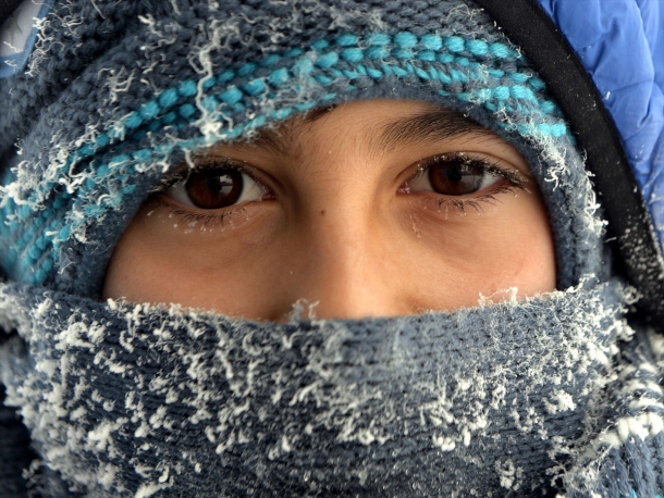 Okul yolunda kirpik donduran soğuklar A24