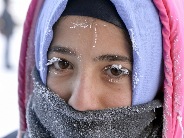 Okul yolunda kirpik donduran soğuklar A24