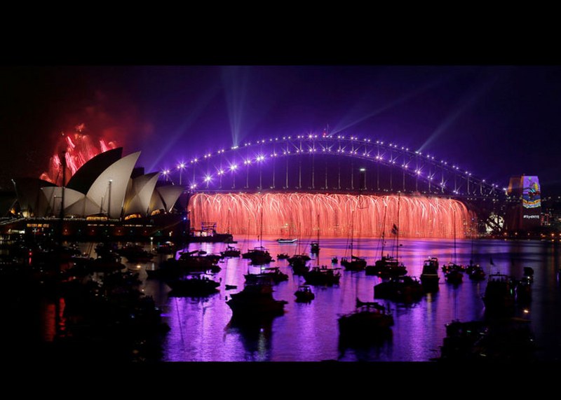 Dünya 2017'ye merhaba dedi A24