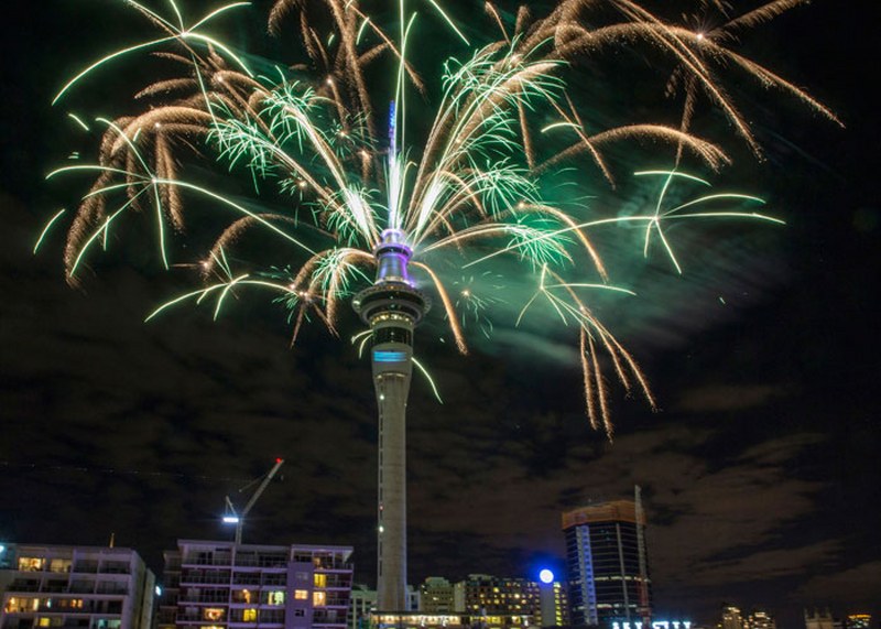 Dünya 2017'ye merhaba dedi A24