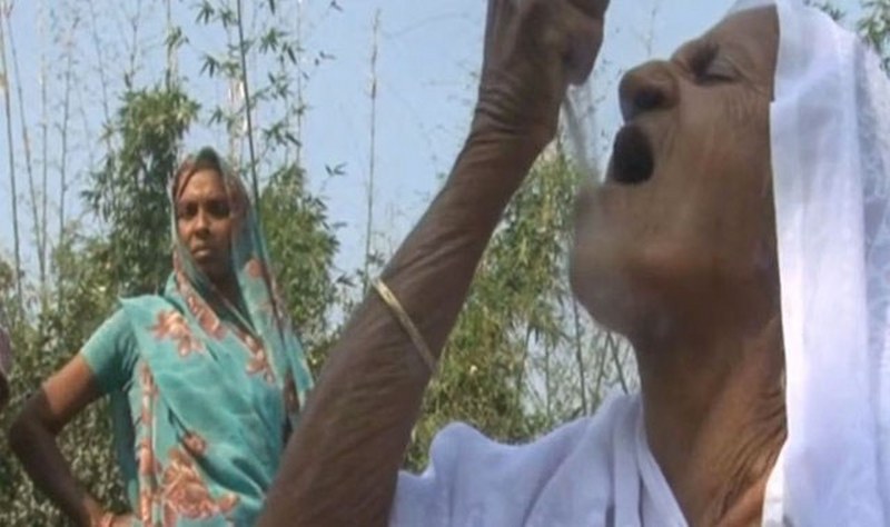 63 yıldır sadece kum yiyor A24