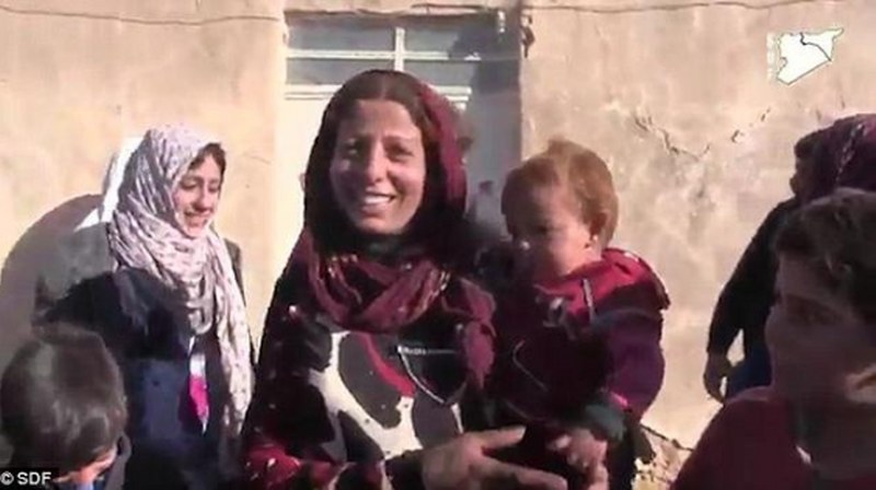 IŞİD'den kurtulunca çarşaflarını yaktılar A24