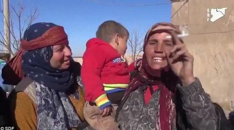 IŞİD'den kurtulunca çarşaflarını yaktılar A24