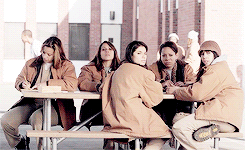 Yakışıklı erkek gören kızların 7 davranış biçimi A24