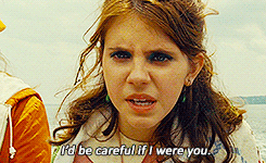 Yakışıklı erkek gören kızların 7 davranış biçimi A24