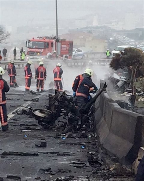 İstanbul Büyükçekmece'de helikopter düştü A24