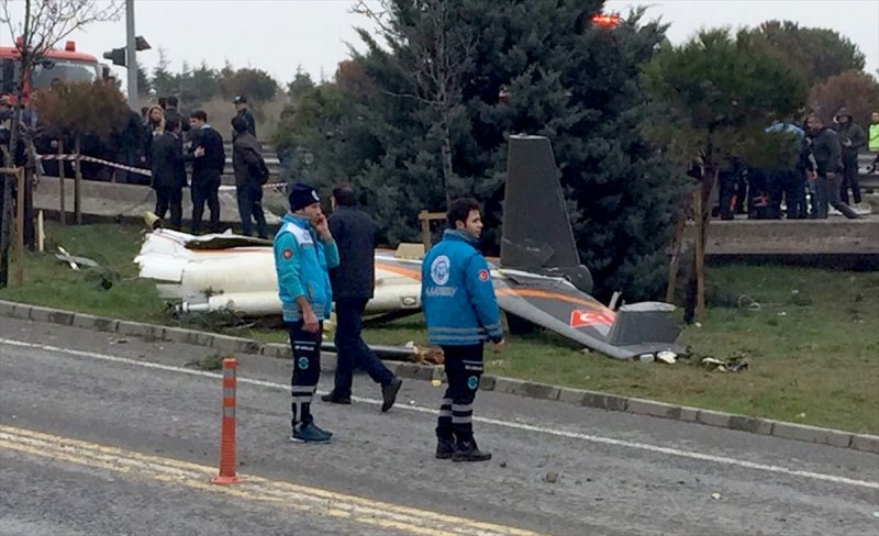 İstanbul Büyükçekmece'de helikopter düştü A24