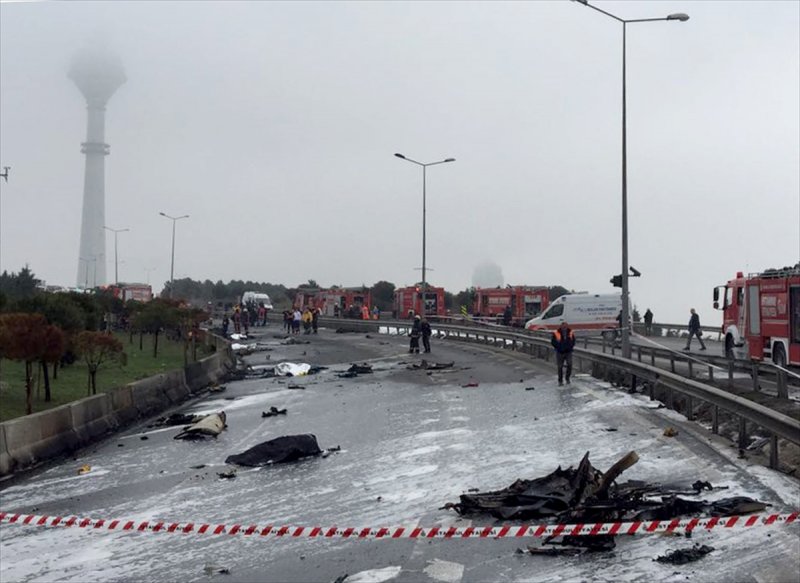 İstanbul Büyükçekmece'de helikopter düştü A24