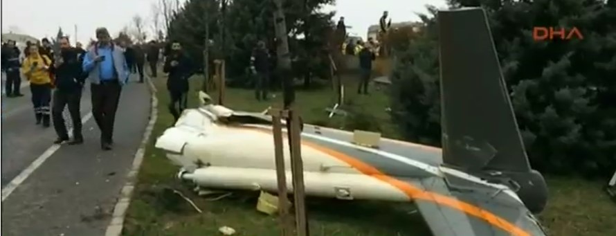 İstanbul Büyükçekmece'de helikopter düştü A24