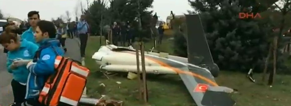 İstanbul Büyükçekmece'de helikopter düştü A24