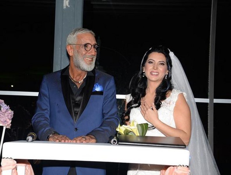 Cem Özer neden evlendiğini buz gibi espriyle açıkladı A24