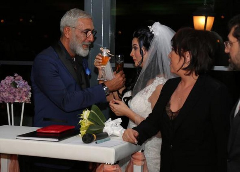 Cem Özer neden evlendiğini buz gibi espriyle açıkladı A24